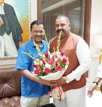 جالندھر کے نو منتخب ایم پی سشیل کمار رنکو نے’ آپ‘ کے قومی کنوینر اروند کیجریوال سے ملاقات کی