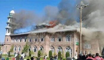 قصبہ ترال میں آگ کی ہولناک واردات، مسجد کے اوپری حصہ کو نقصان
