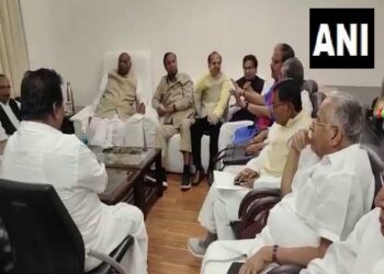 کیا حکومت اپوزیشن کے سوالوں کا جواب دینے کی حالت میں ؟