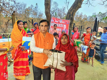 آگ سے متاثرہ درجنوں قبائلی خاندانوں میں امدادی سامان تقسیم