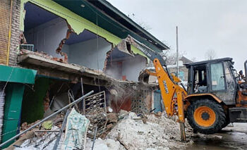 ضلع انتظامیہ نے ریاست میں عسکریت پسند ملزم کے مکان کو مسمار کر دیا