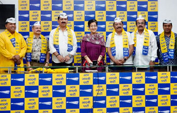 کالکاجی وارڈ 175 کانگریس کے صدر ارون چوہان سمیت کئی اہم شخصیت عام آدمی پارٹی میں شامل