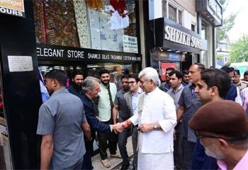 بازار کا رخ کرنے والے لوگ ایسا محسوس کریں گے جیسے وہ ممبئی یا دہلی میں خریداری کر رہےہیں : منوج سنہا