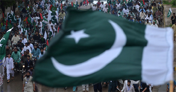 پاکستانی سیاست دانوں کی نا عاقبت اندیشی رنگ لا رہی ہے