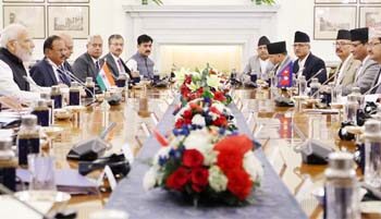 انتظامیہ ہوش فاختہ!کسانوںنے پھونکاکلکٹریٹ میں ایم پی برج بھوشن کاپتلا