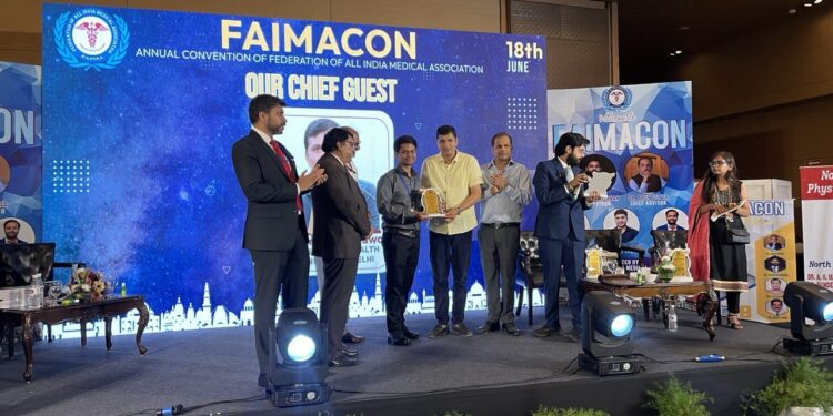 ڈاکٹر سیف الرحمن بیسٹ میڈیکو ایوارڈ سے سرافراز کیے گئے