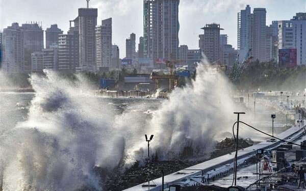 انڈیا  اورپاکستان کے ساحلوں کی جانب تیزی سے بڑھنے والا سمندری طوفان ’بپر جوائے‘ کیا ہے؟