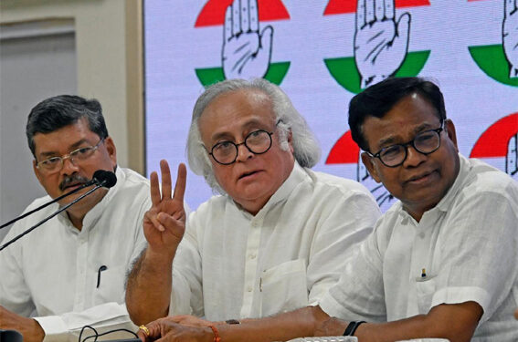 مودی کو بیرون ملک جانے سے پہلے منی پور بحران پر خاموشی توڑنی چاہئے :نگریس