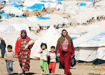 شکم کی آگ لیے پھر رہی ہے شہر بہ شہر