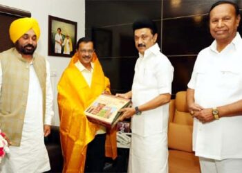 اروند کجریوال کو تمل ناڈو کے وزیر اعلی اسٹالن کی حمایت ملی