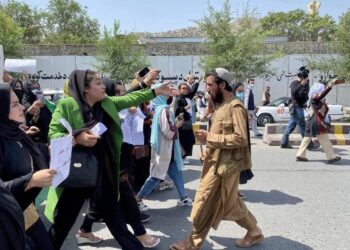 افغان خواتین کی تعلیم پہ منڈلاتے سیاہ بادل