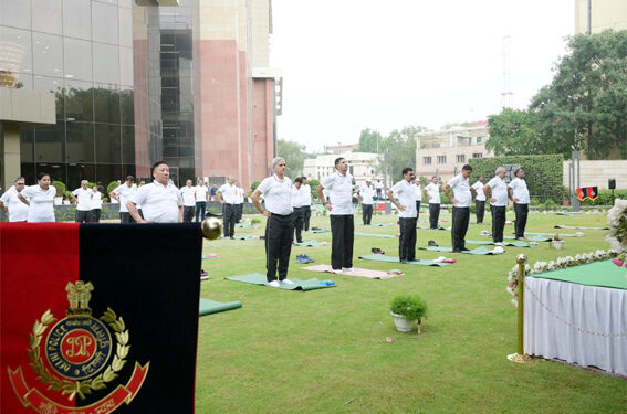 یوگا جسمانی ،ذہنی اور روحانی مشق ہے:دہلی پولس کمشنر