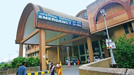 دہلی میں بھی علاج ہوا مہنگا کجریوال سرکار نے بھی فیس اور ٹیسٹ کی قیمت میں کیا اضافہ