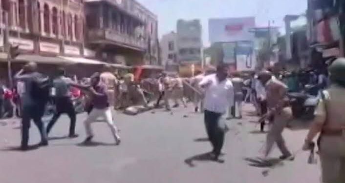 اورنگ زیب کی اولاد والے دیویندر فڈنویس کے بیان کی  مذمت