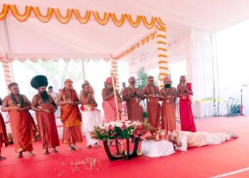 آئین پر شب خون