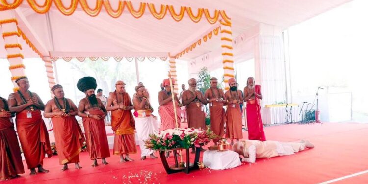 آئین پر شب خون