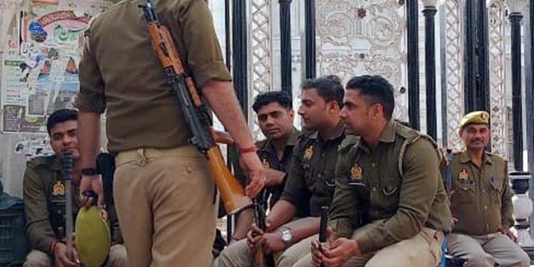 دارالعلوم دیوبند آنے والے لیڈران نظر بند