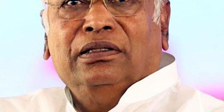 ملک مودی کے ذریعہ چین کوکلین چٹ دینے کی بھاری قیمت چکا رہا ہے : ملکارجن کھڑگے