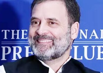 گاڑی چلاتے وقت ہمیشہ پیچھے دیکھنے والے حاثے کا شکار ہوتے ہیں :راہل گاندھی