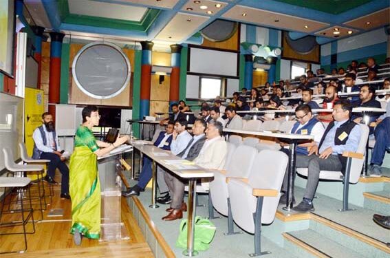 برطانیہ میں ’کیمبرج انڈیا کانفرنس‘ میں ایک بار پھر بجا کجریوال ماڈل آف تعلیم کا ڈنکا:وزیر تعلیم آتشی