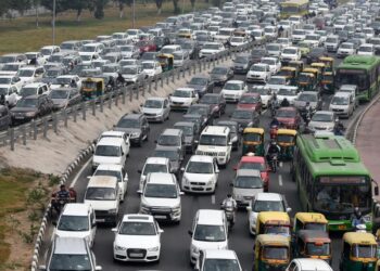 دہلی-میرٹھ ایکسپریس وے سمیت تمام راستے آج رات سے کھل جائیں گے، کانوڑ یاترا کے لیے ٹریفک روک دیا گیا تھا۔