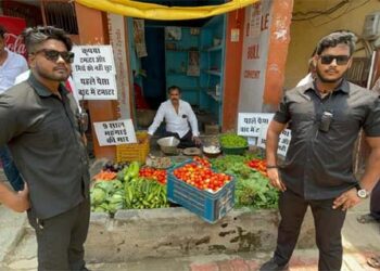 وارانسی :ٹماٹر کی حفاظت کیلئے باؤنسر کی تعیناتی پر ہنگامہ، مقدمہ درج