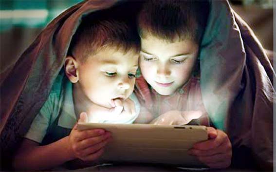 بچوں کو موبائل اورانٹر نیٹ کے منفی اثرات سے کیسے بچائیں