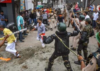 پٹنہ: اسمبلی کا گھیراؤ کرنے کی کوشش، پولیس کا لاٹھی چارج ، ایک کی موت