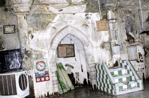 مسلمان حسب سابق پنچ وقتہ نماز ادا کرپائیں گے، ہائی کورٹ نے ایرونڈول مسجد کو بابری مسجد ہونے سے بچا لیا: ایرنڈول جامع مسجد معاملہ