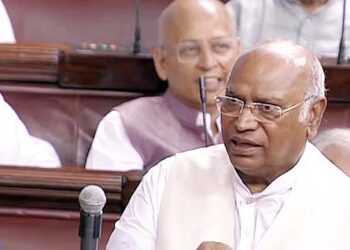 منی پور جل رہا ہے اوروزیر اعظم ’ ایسٹ انڈیا ‘ کی بات کررہے ہیں