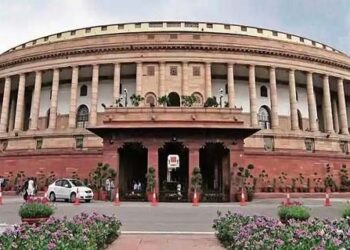 پارلیمنٹ کا مانسون اجلاس منی پور جل رہا ہے اور وزیر اعظم نے خاموشی سادھ رکھی ہے