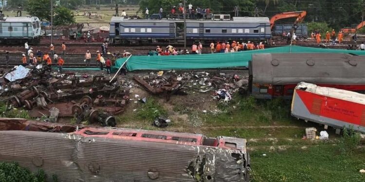 نارتھ ایسٹ ایکسپریس حادثہ،  ماں بیٹی سمیت چار افراد کی موت