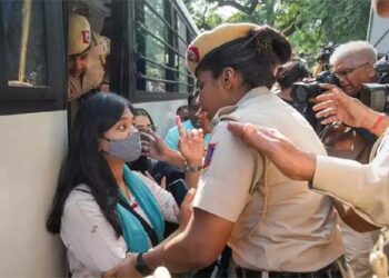 اسرائیلی سفارت خانے کے قریب احتجاج کی کوشش کرنے والے طلبہ کو حراست میں لیا گیا