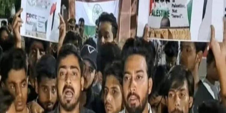 فلسطین کے حق  میں مارچ پر اے ایم یو کے چارطلبا  کے خلاف ایف آئی آر