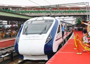 اگلے پانچ سالوں میں 3 ہزار سے زیادہ نئی ٹرینیں پٹریوں پر آئیں گی:وزیر ریلوے