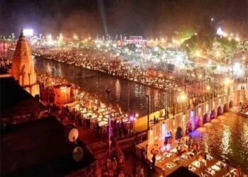 دیوالی ! سبھی کے دیپ سندر ہیں ہمارے کیا تمہارے کیا