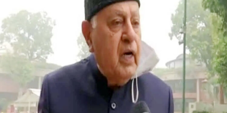 نئی دہلی کے غلط فیصلوں کا خمیازہ زمینی سطح پر غریب عوام کو بھگتنا پڑ رہا ہے : فاروق عبداللہ