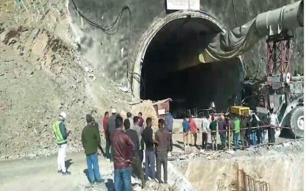 اتر کاشی زیر تعمیر ٹنل میں پھنسے 40مزدور
