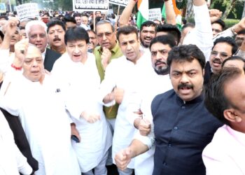 بی جے پی مذہبی اداروں کو بدعنوانی کے لین دین میں حصہ دار بناتی ہے : لولی