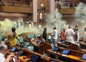 22؍سال بعد ایک مرتبہ پھر تھرّا اٹھی پارلیمنٹ