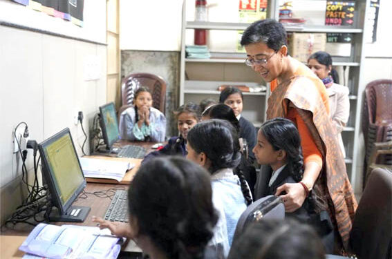 آتشی نے سرسوتی وہار کے سینئرسیکنڈری اسکول کا معائنہ کیا