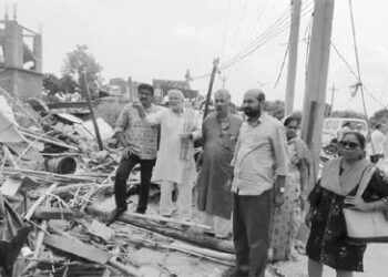 اس نے دیکھانہیں آنکھوں کا سمندرہونا