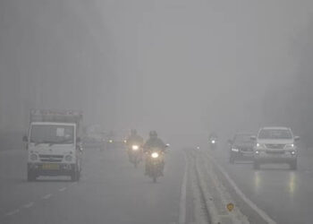 گھنے کہرے میں لپٹی دہلی ۔ این سی آر،