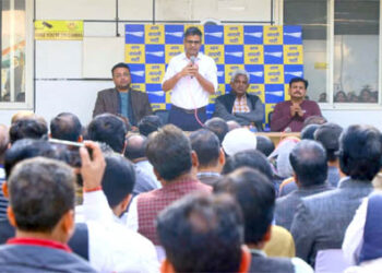 کجریوال مہم کے سلسلے میں پارٹی ہیڈکوارٹر میں میٹنگ