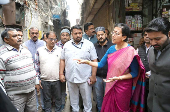 سیوریج کی ابتر حالت دیکھ کر آتشی نے کی افسران کی سرزنش