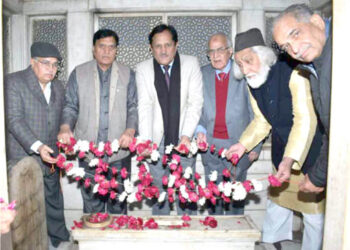 غالب نے اپنے خطوط میں سحر نویسی کی ہے