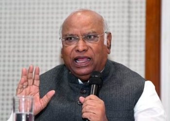 مودی حکومت نے چین کے سامنے گھٹنے ٹیکے :کھڑگے