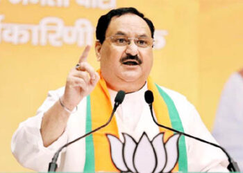 ملک کو آگے لے جانے اور پیچھے لے جانے والوں کے درمیان ہے مقابلہ:نڈا