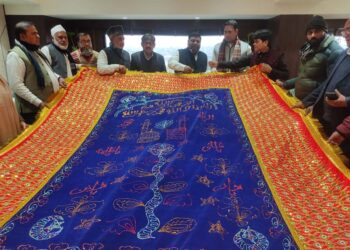 اجمیر شریف درگاہ پر کجریوال کی طرف سے بھیجی گئی چادر پیش
