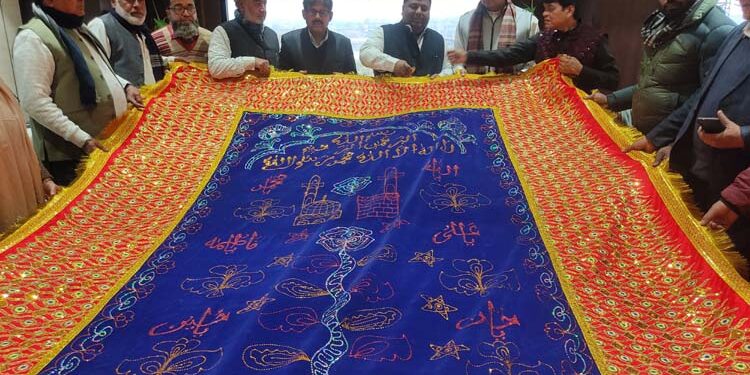اجمیر شریف درگاہ پر کجریوال کی طرف سے بھیجی گئی چادر پیش